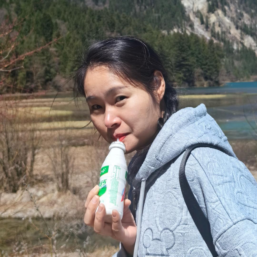 咕噜咕噜大嘴妹