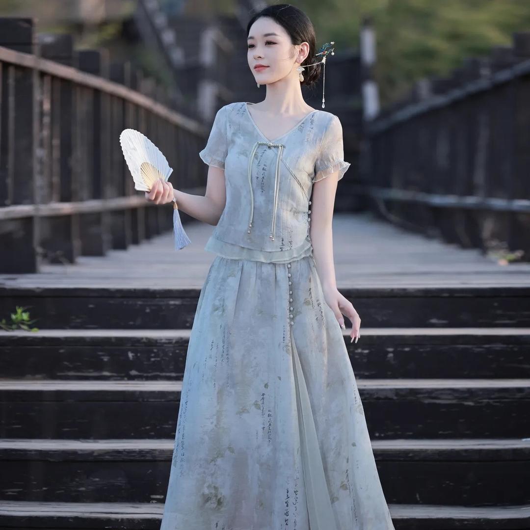 烟花烫女装旗舰店