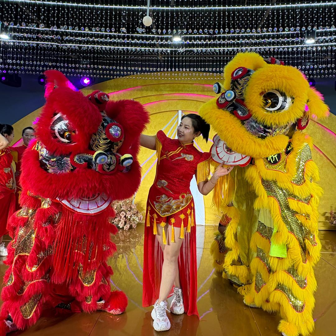 爱诺（鼓舞团霞霞）