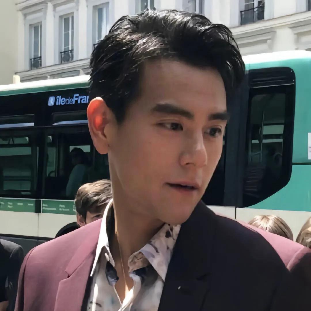 独 。◕‿◕｡久