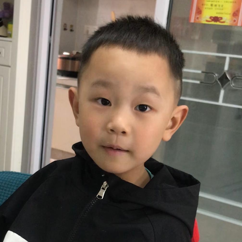 嘴馋小辰