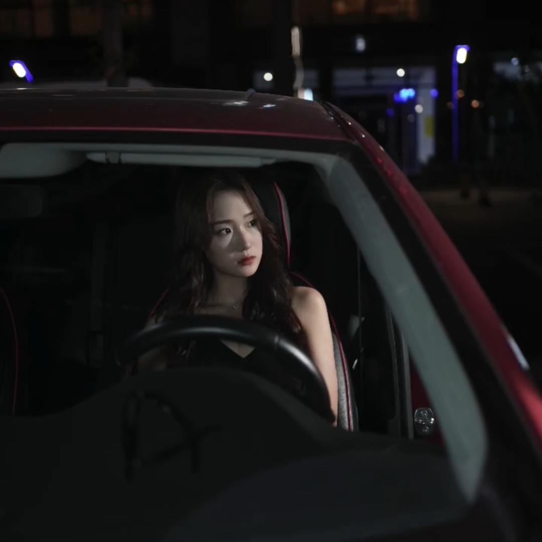 张恩妍_