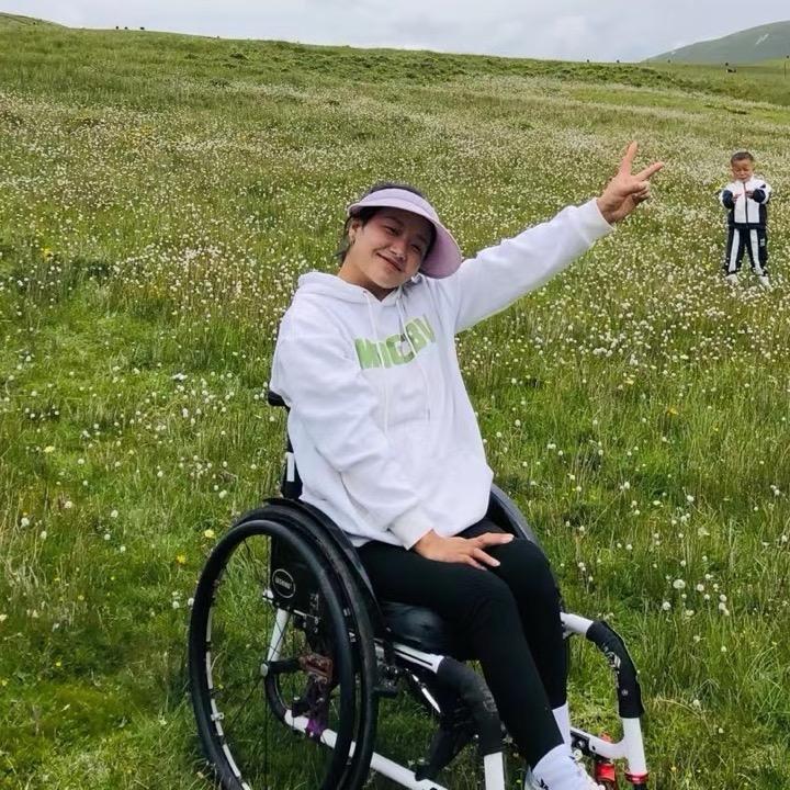 励志残疾女孩