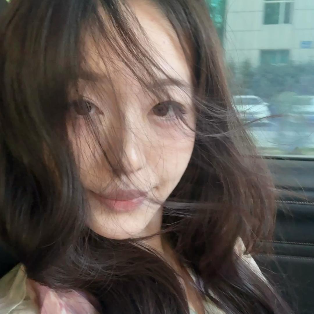 我俩超美👩🏻❤️💋👨🏻