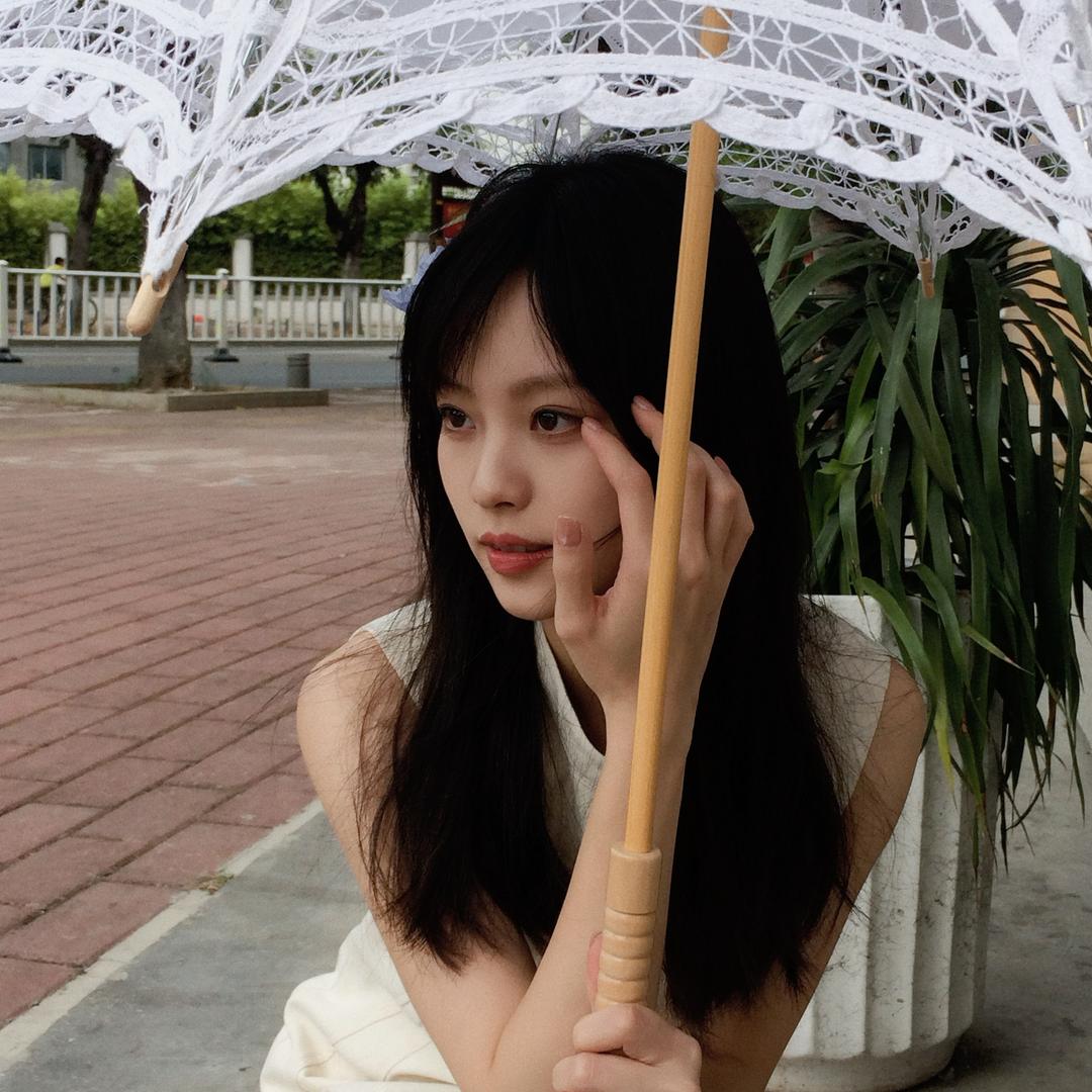 众星捧阿玥