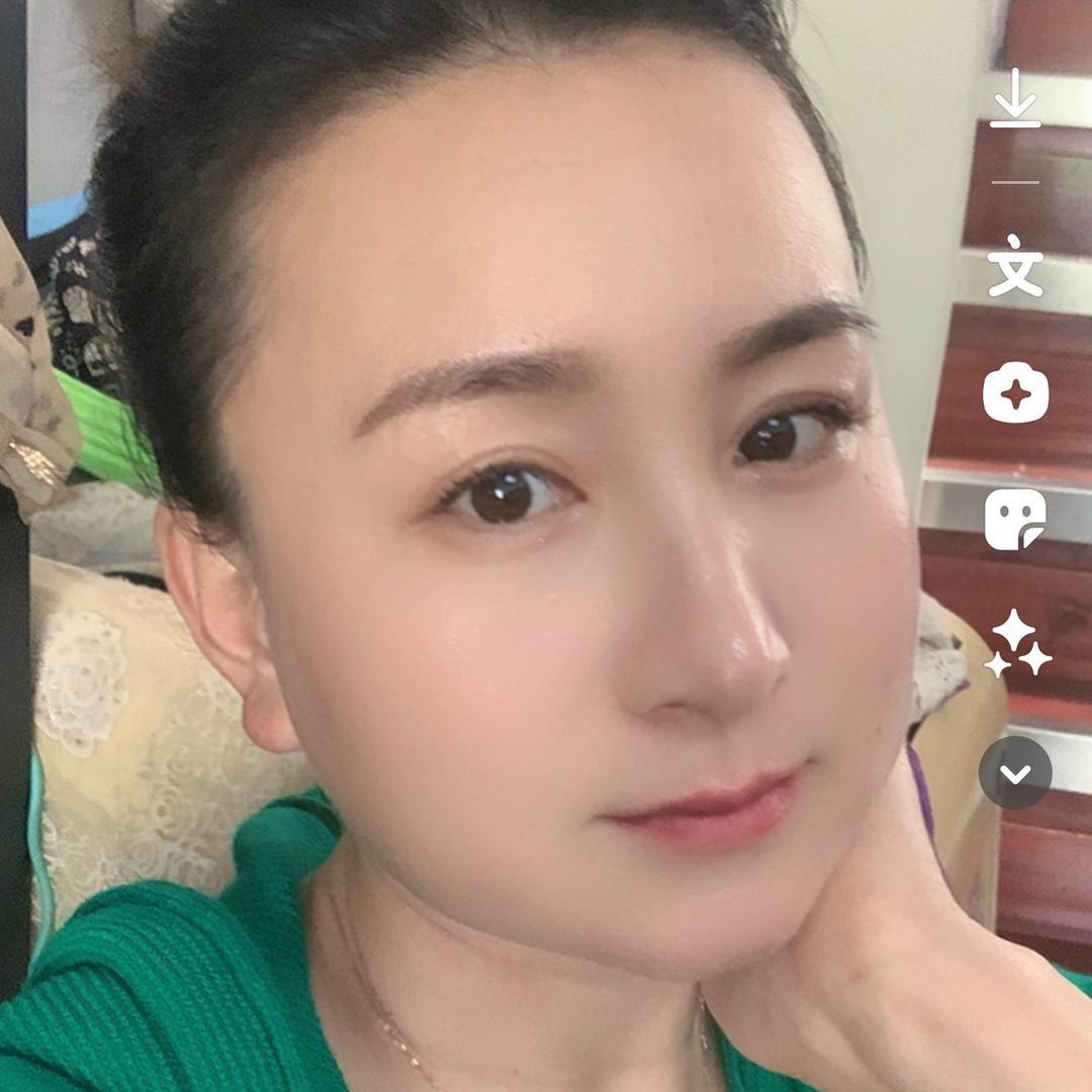 梅子零食铺（橱窗里有好物）