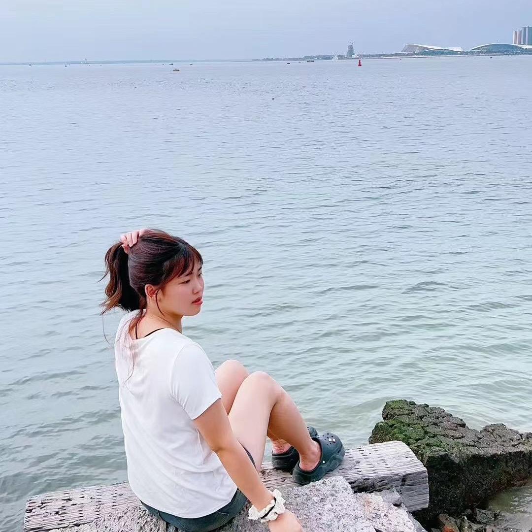 婷婷。
