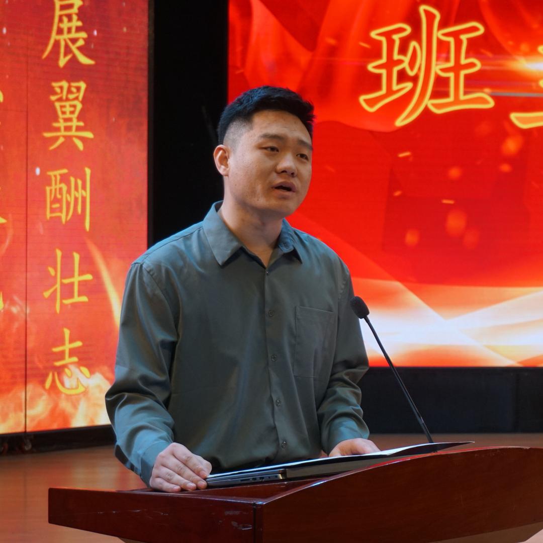 搬砖人。