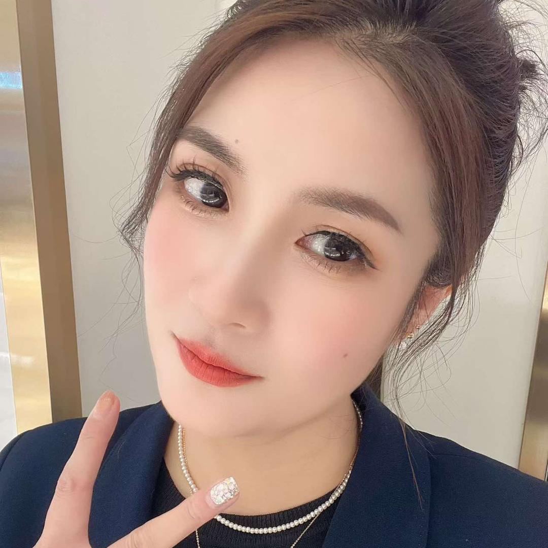 中国黄金咸阳团结路店李娜