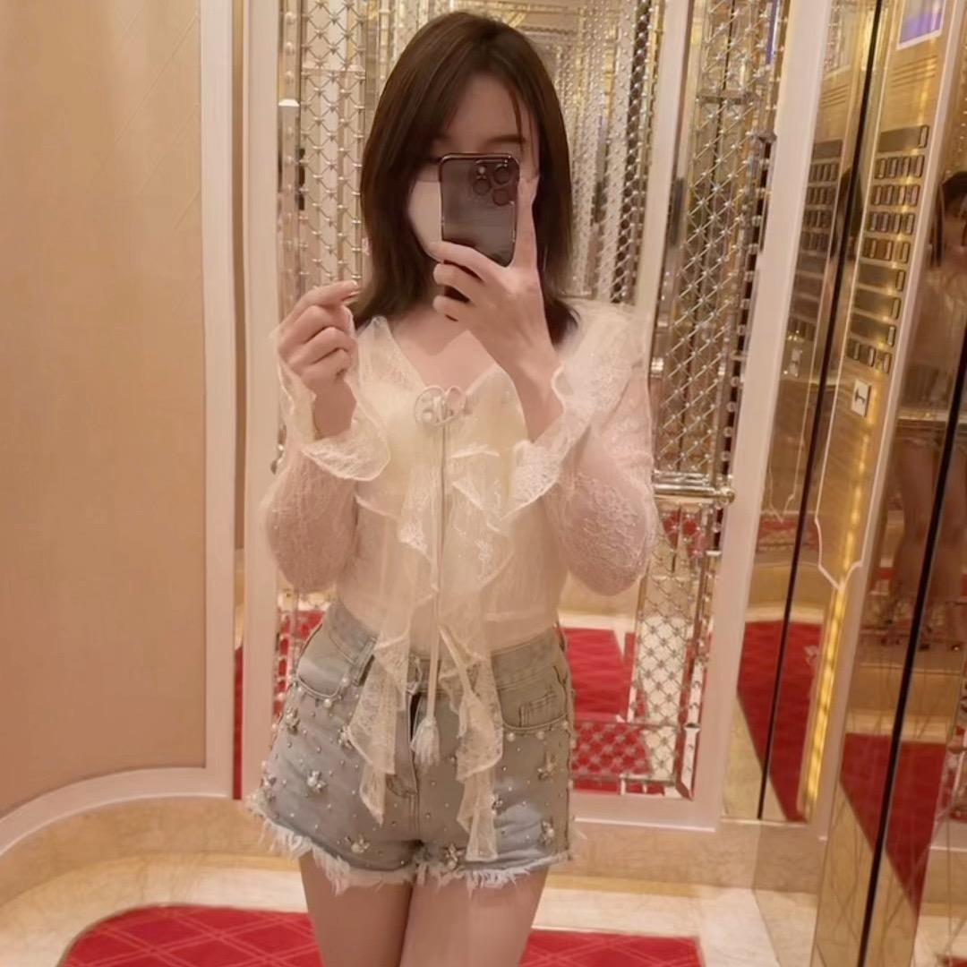 莉  莉