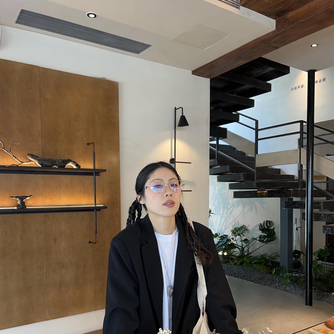 韩轻识服装店