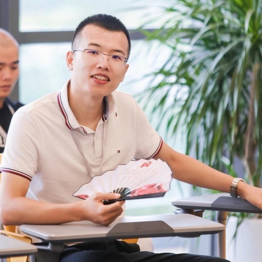 90后小伙开金店