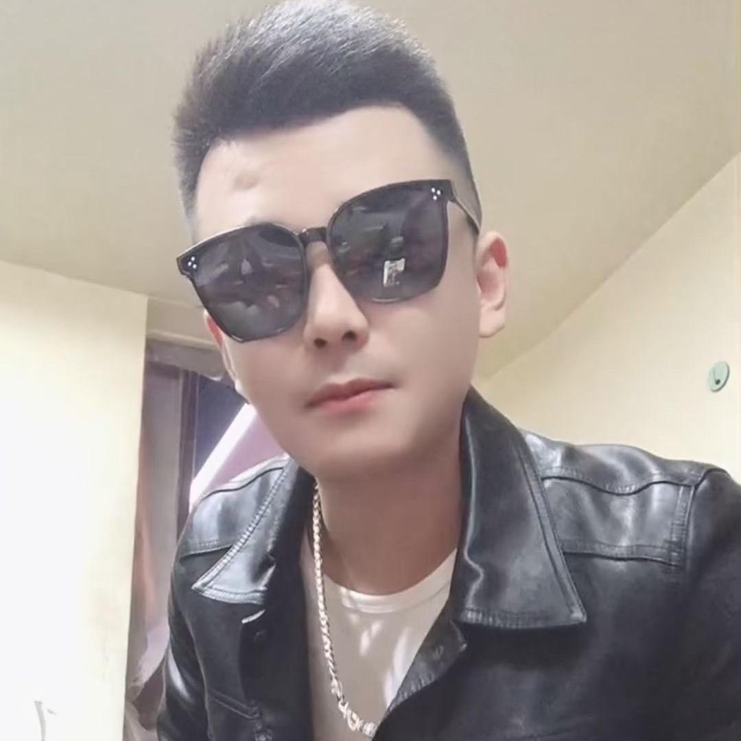 小亮，
