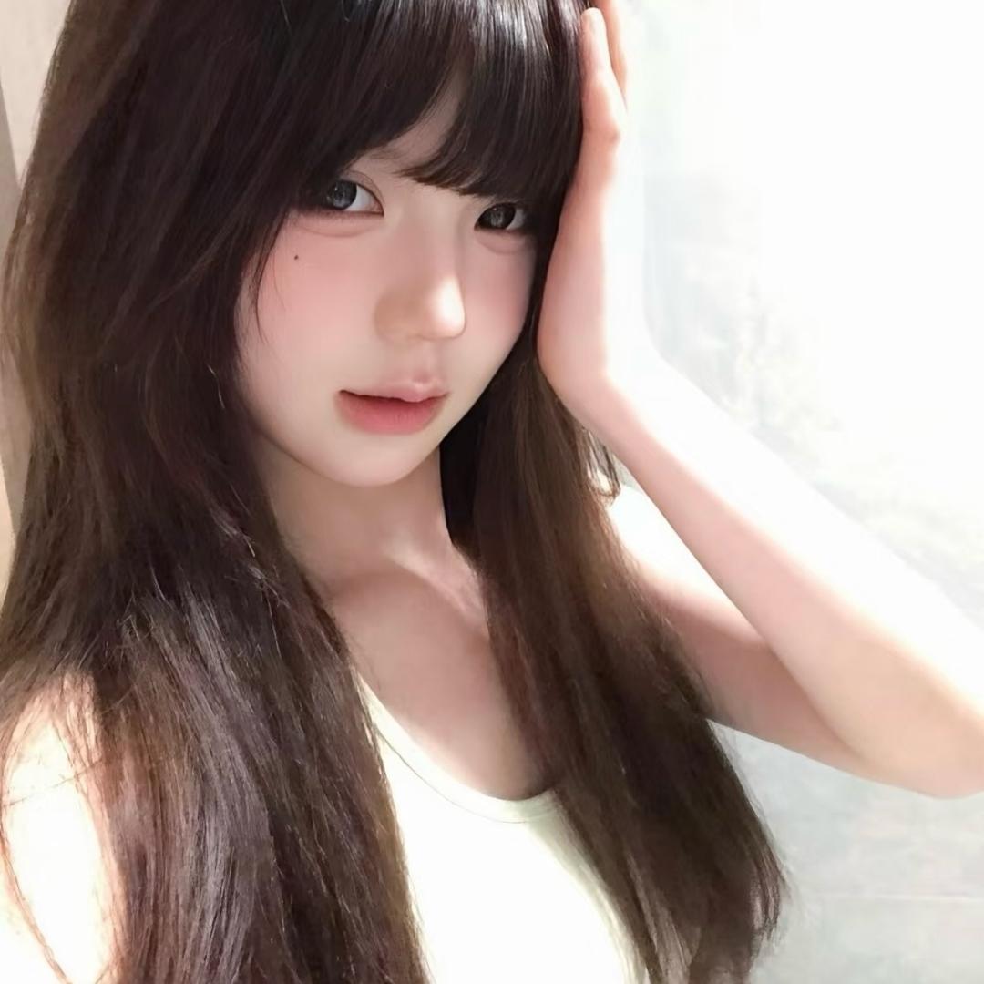 莓莓.