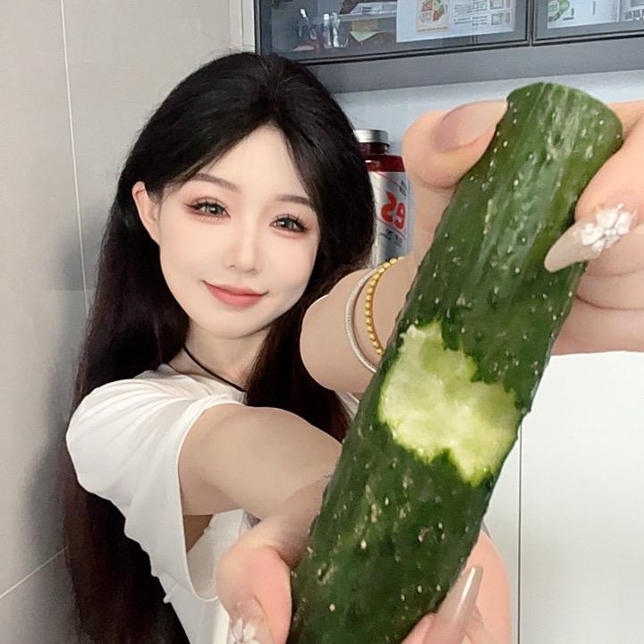 做轻食餐的熊