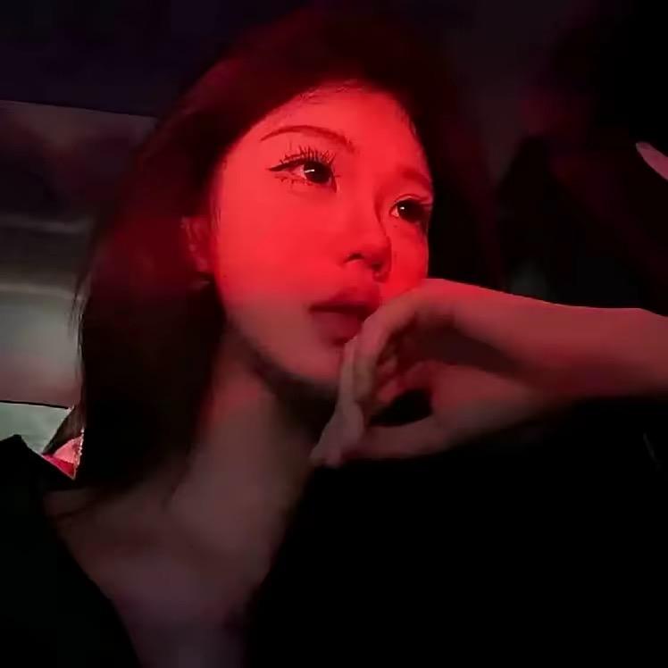 小Y.