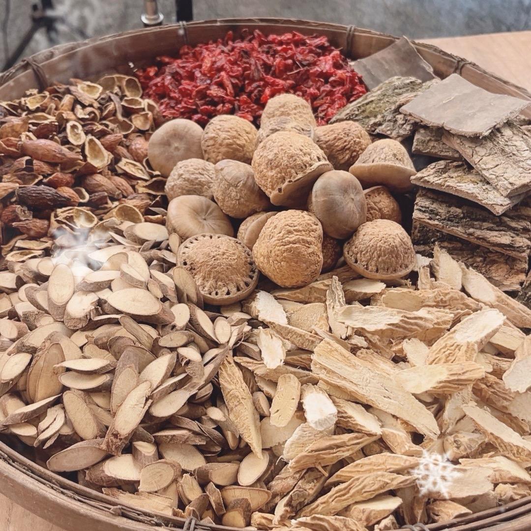 大山里的加油站