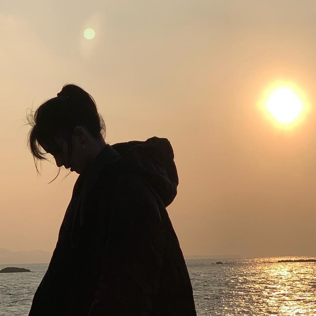 柒月.