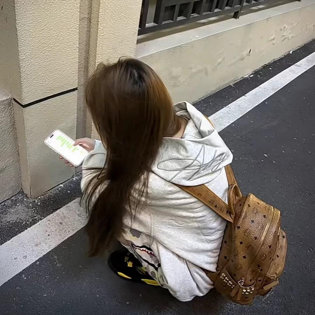 豆鲨包^头像