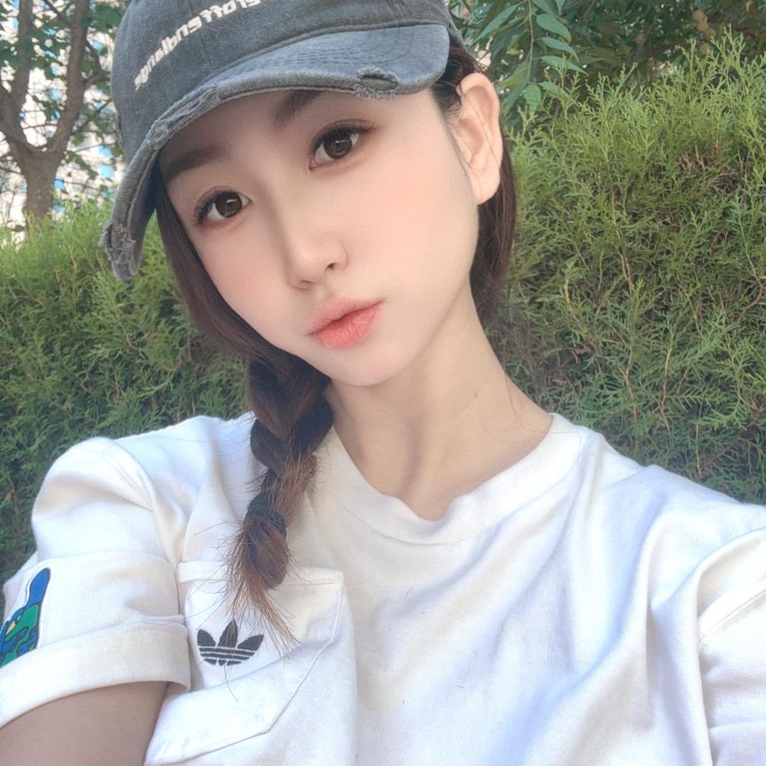👑