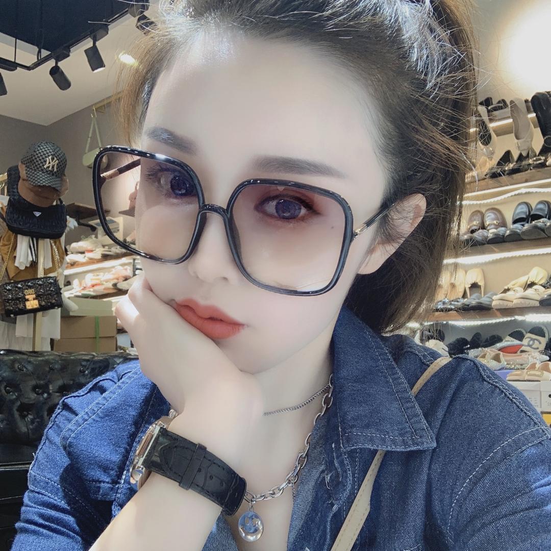句容市华阳街道小九服装店