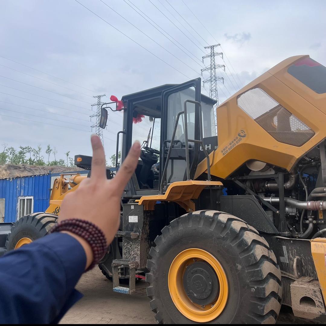 开铲车的00后（努力版）