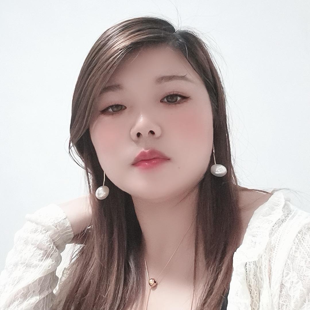 王 依 依