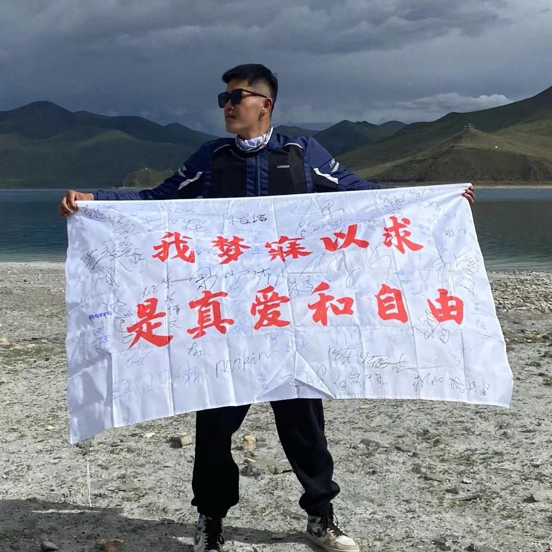 黑人余少洁