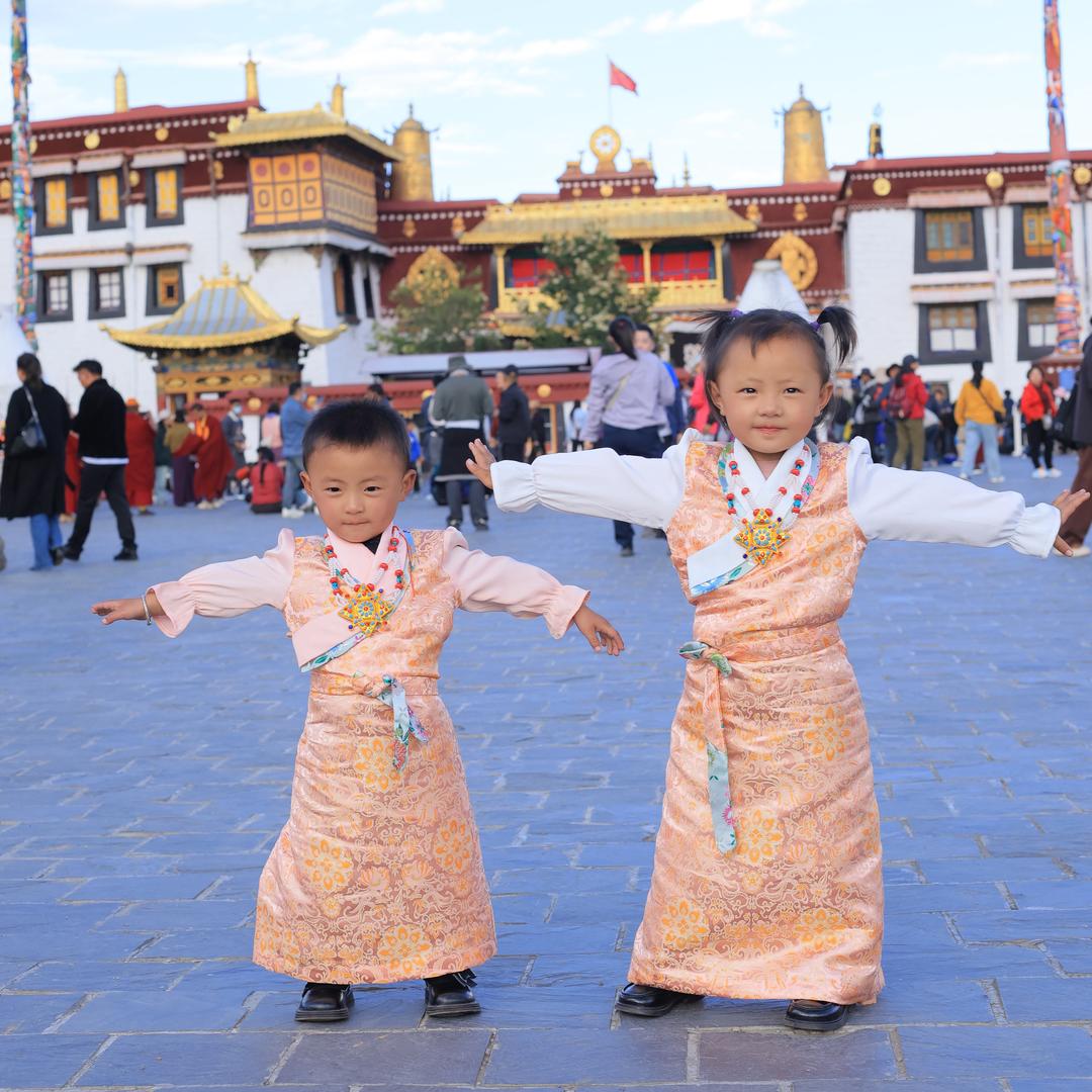 姐姐顿珠措姆   妹妹斯朗永宗的日常生活