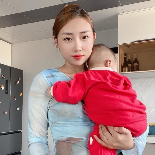 臧丹丹（带娃中）