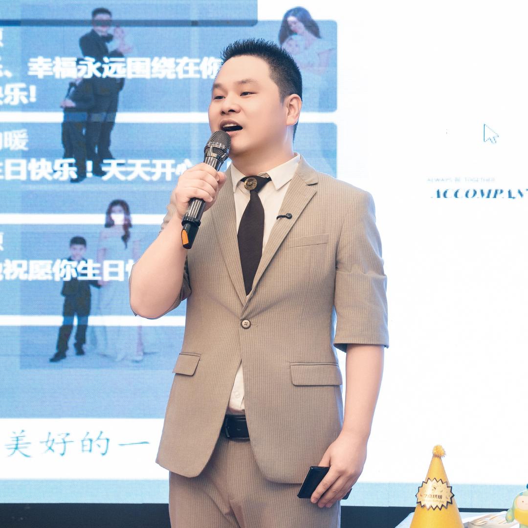 尹斯春（二憨子）主持人