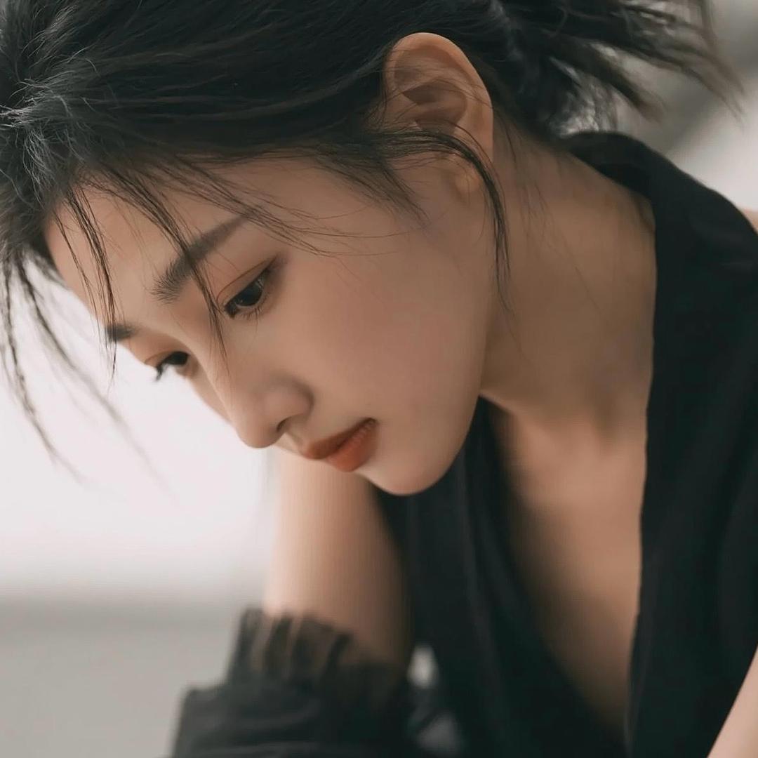 时倾.