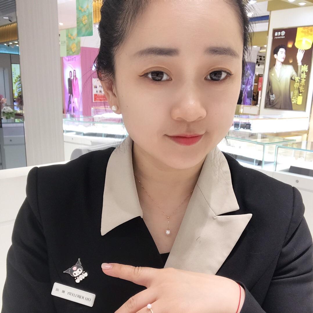 潮宏基珠宝顾问倩倩