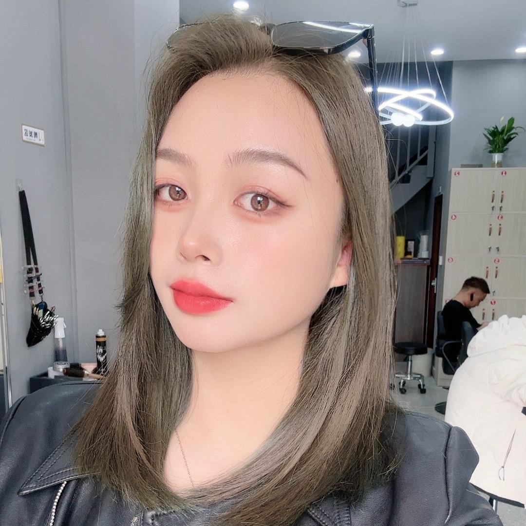 丽江市青姿美发沙龙（忠义店）老板娘