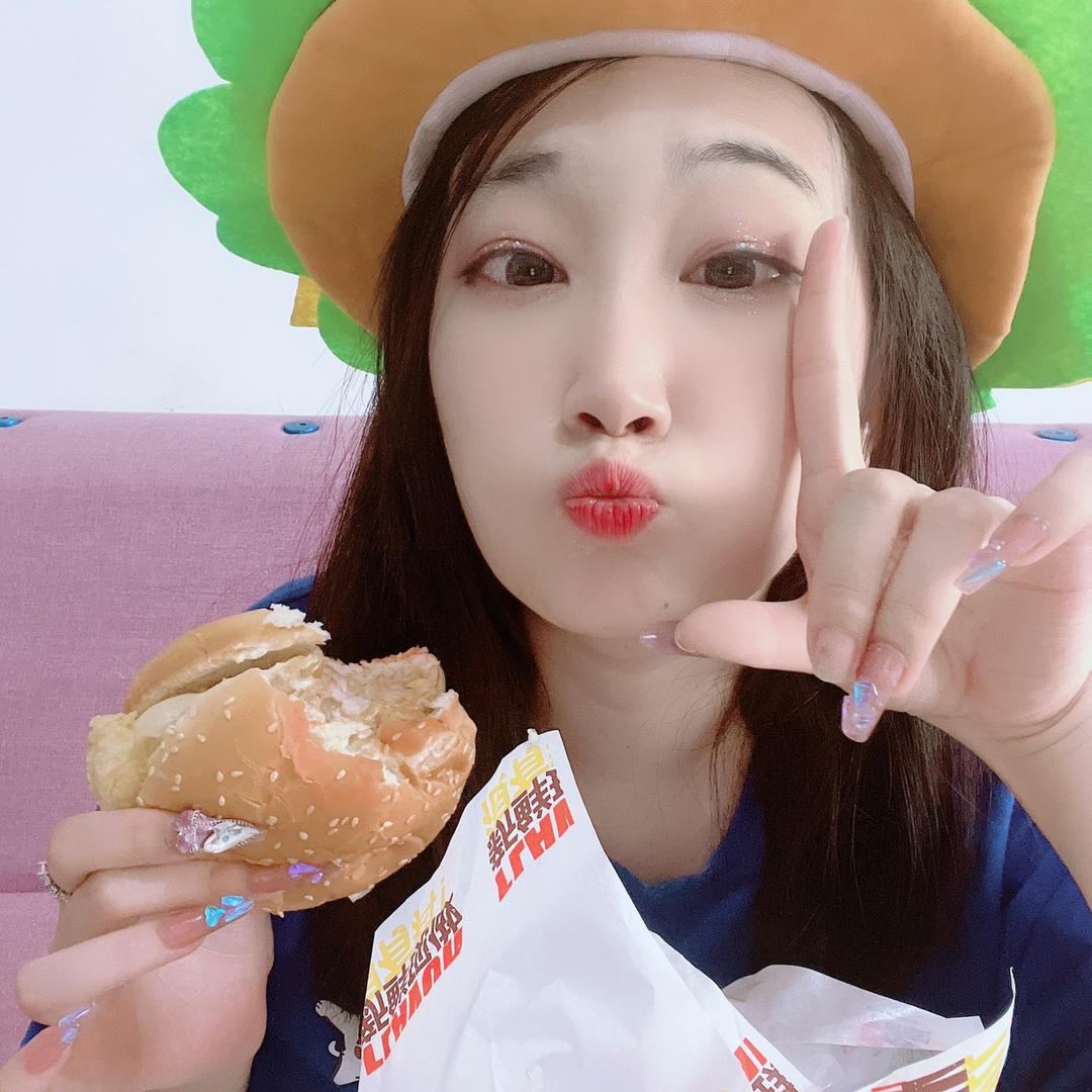 懵懵超爱吃🍔