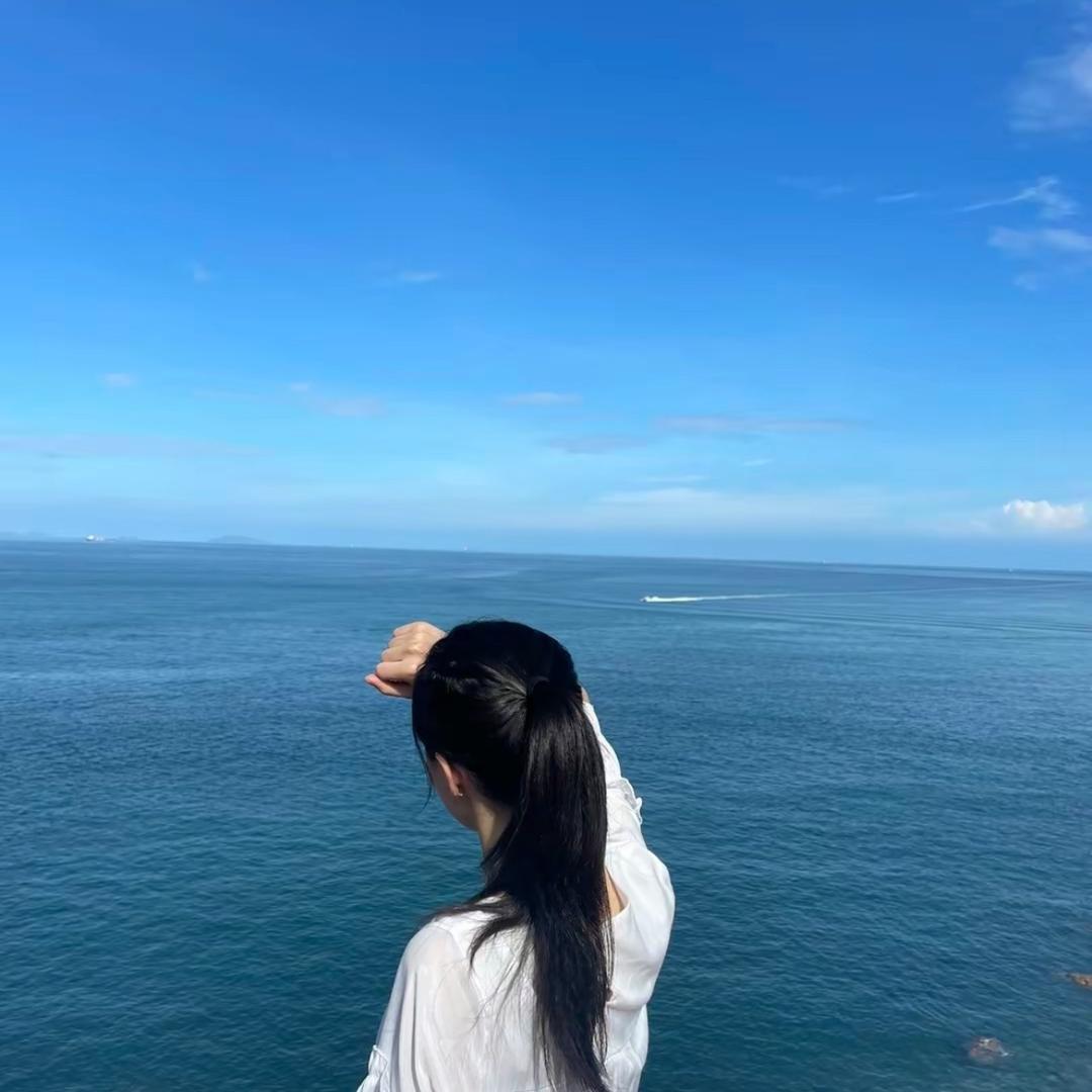 夏琳.