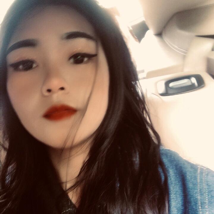 捏我小肥脸.