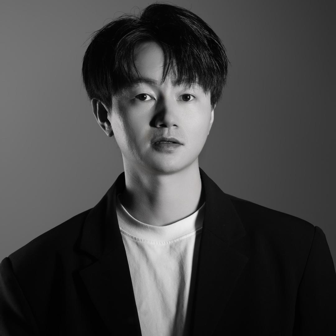 戴威减龄发型设计