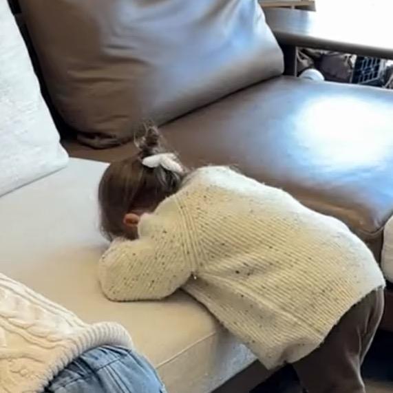 小小昕.