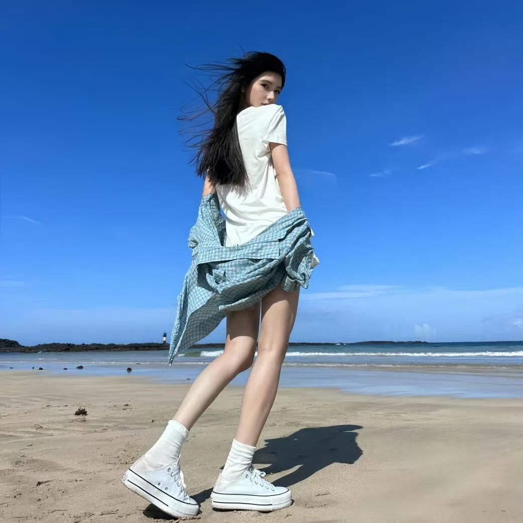 小郁.