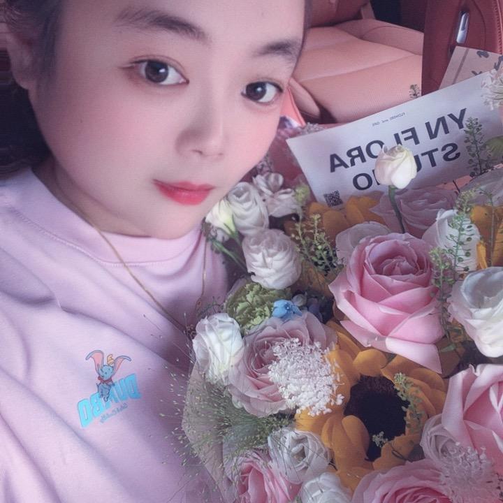 ᥫᩣ · 刘小姐⁷💭 এ゛