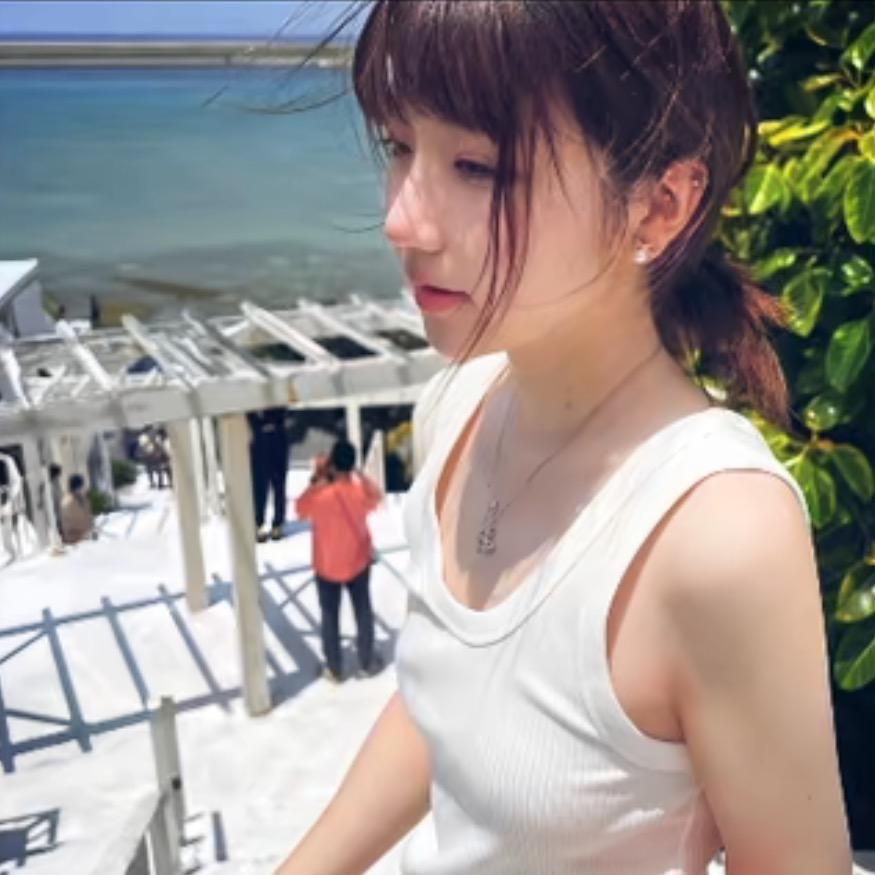 我也不太了解她.