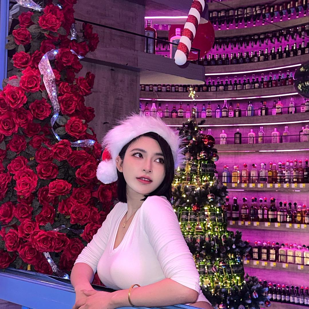 惠东潮社区酒吧美女登记员