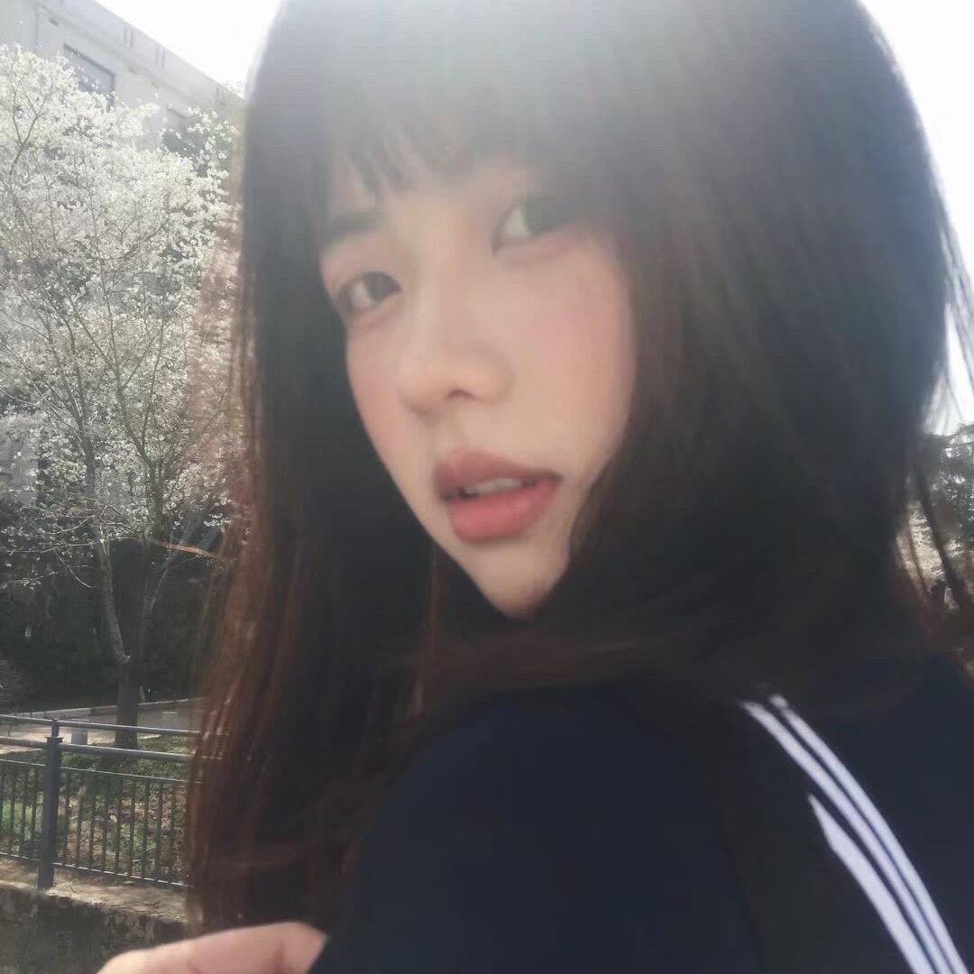 隔壁小王  八