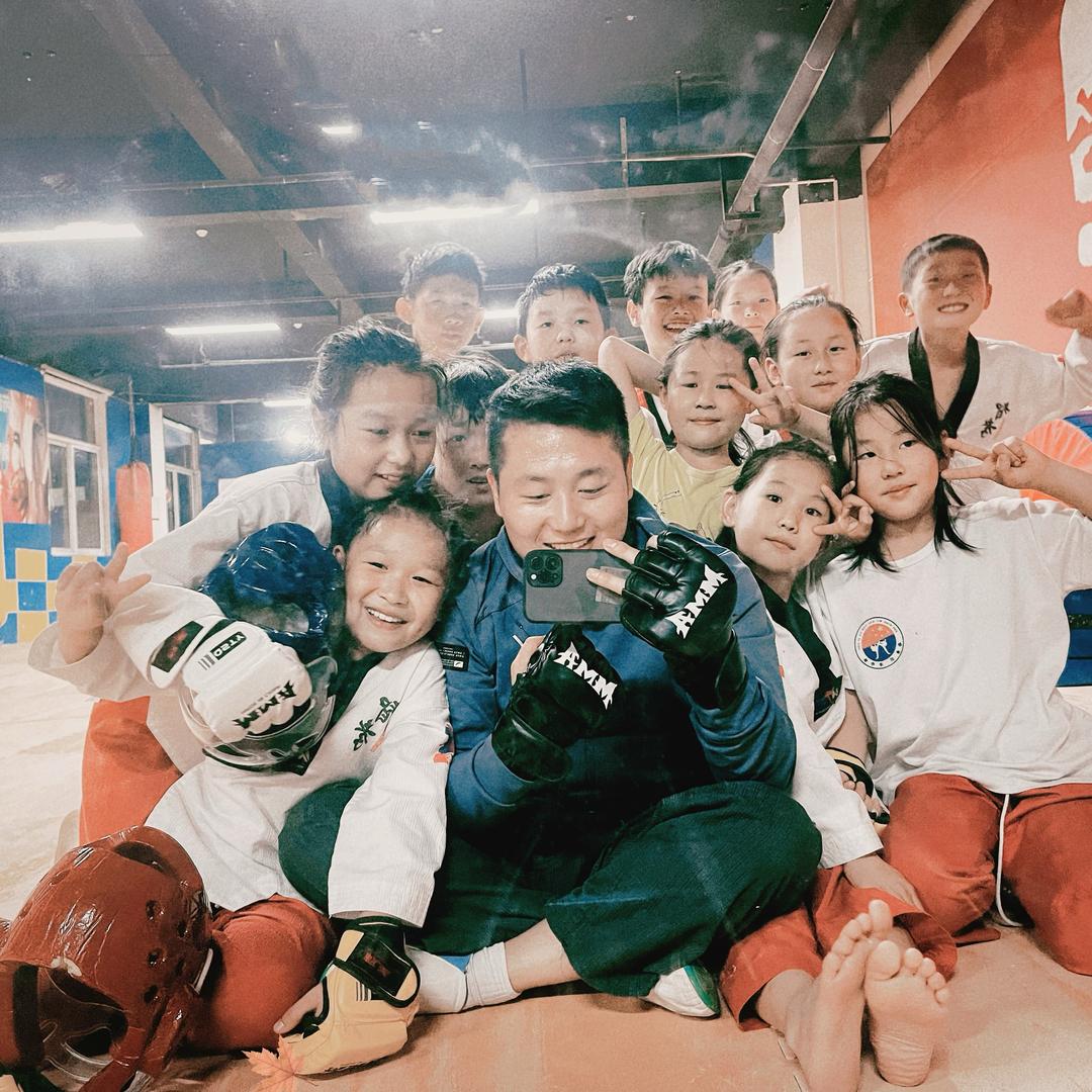 IOU·智孝体育运动俱乐部