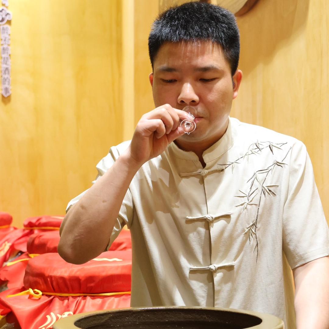 八匠鼎酿酒李师傅