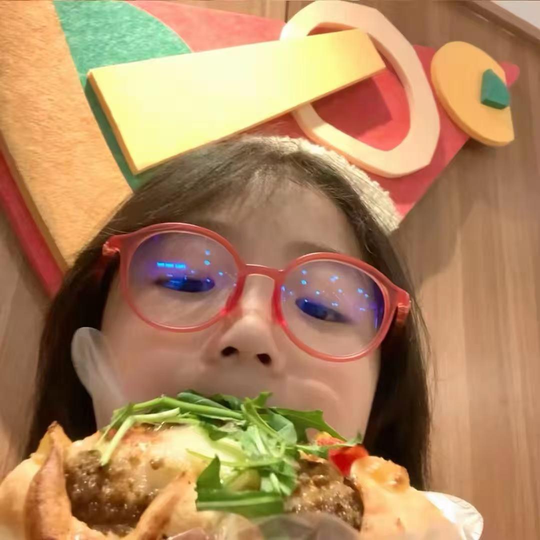 只会比耶的小屁孩🦔