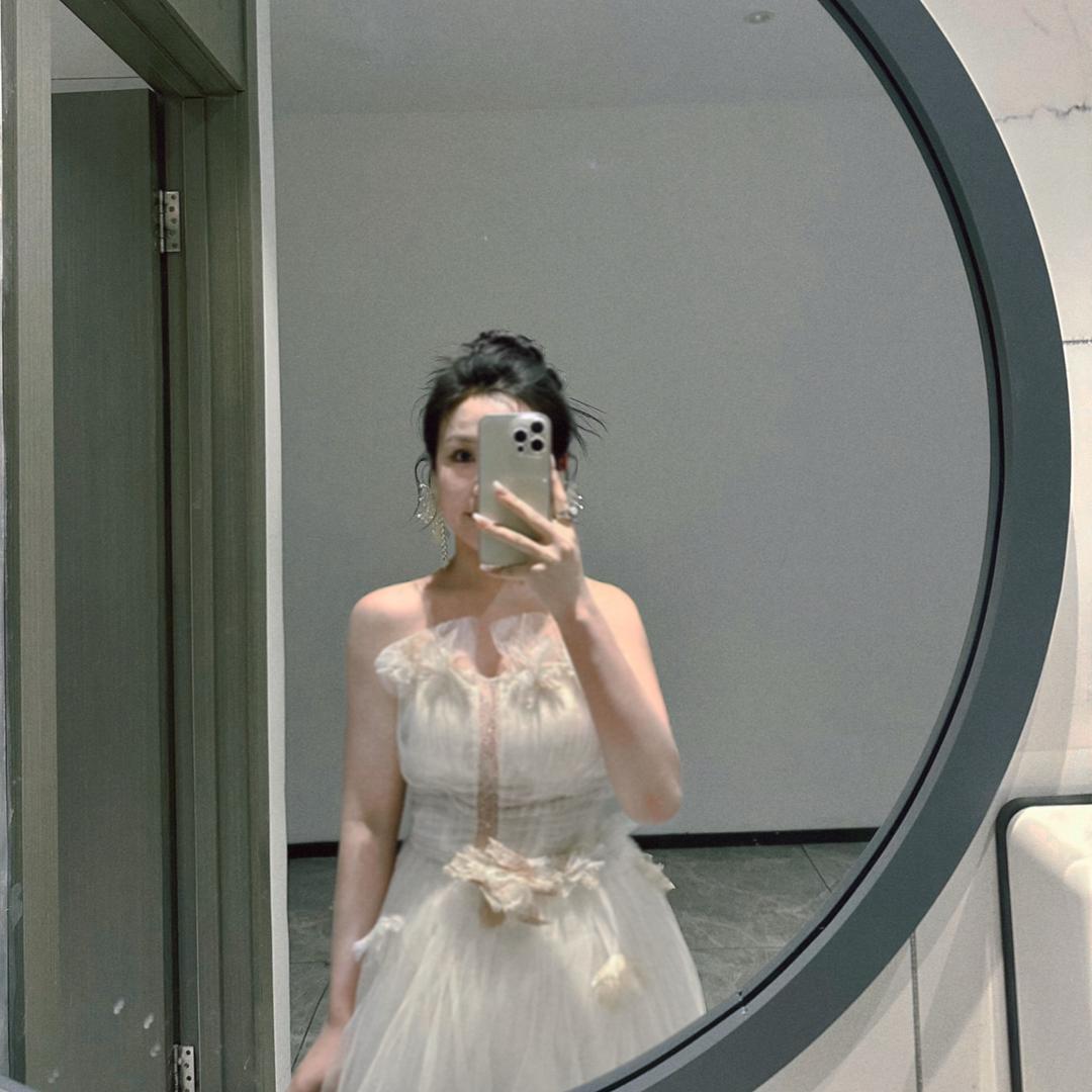 吭哧瘪肚1女的
