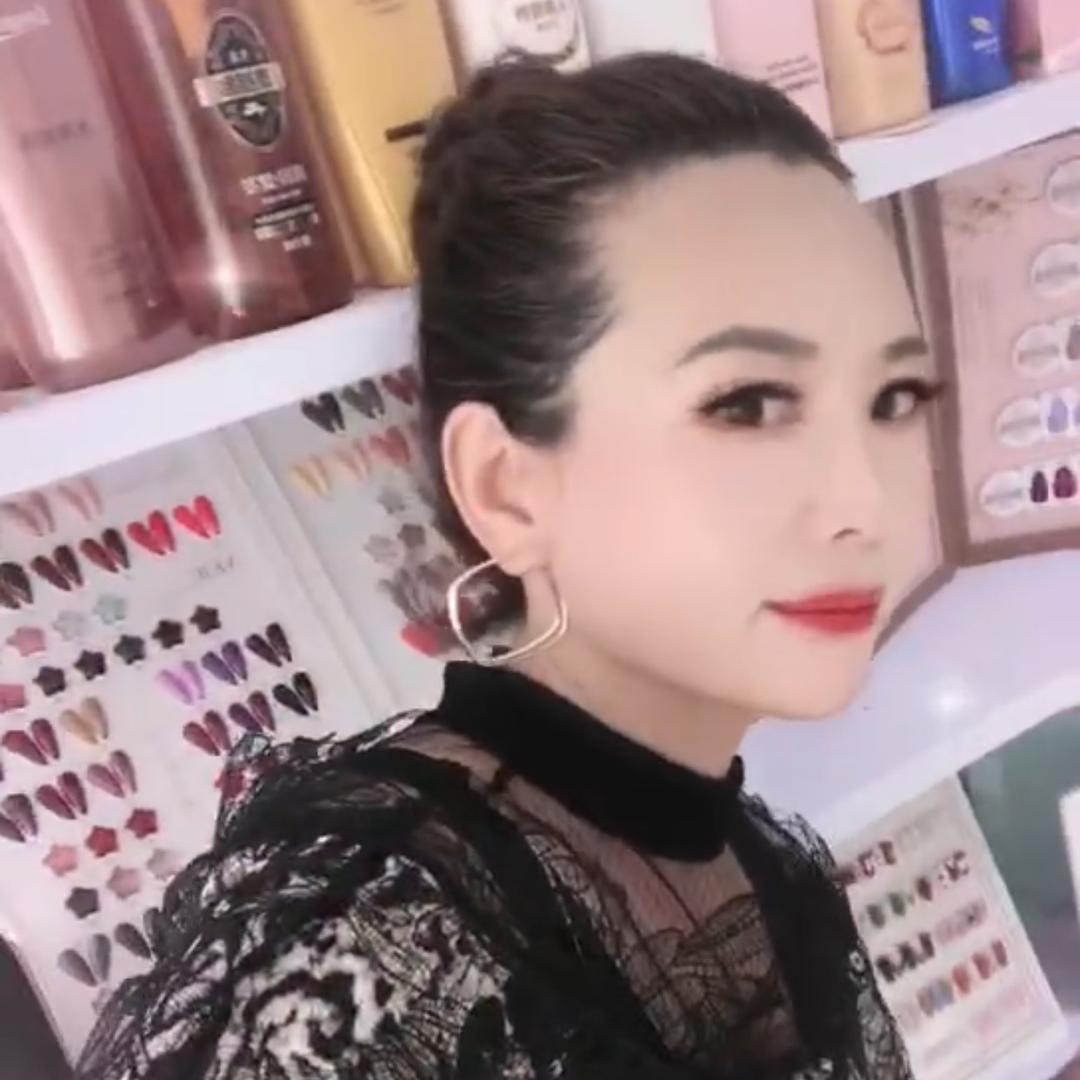 张栩慈，拒绝私聊，私聊直接拉黑