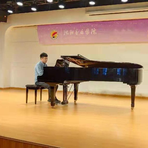 王宏宇（瘦三十斤改名）